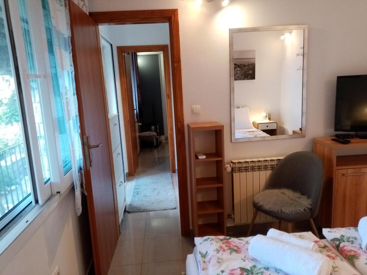 Apartment Zizi Omiš Exterior foto